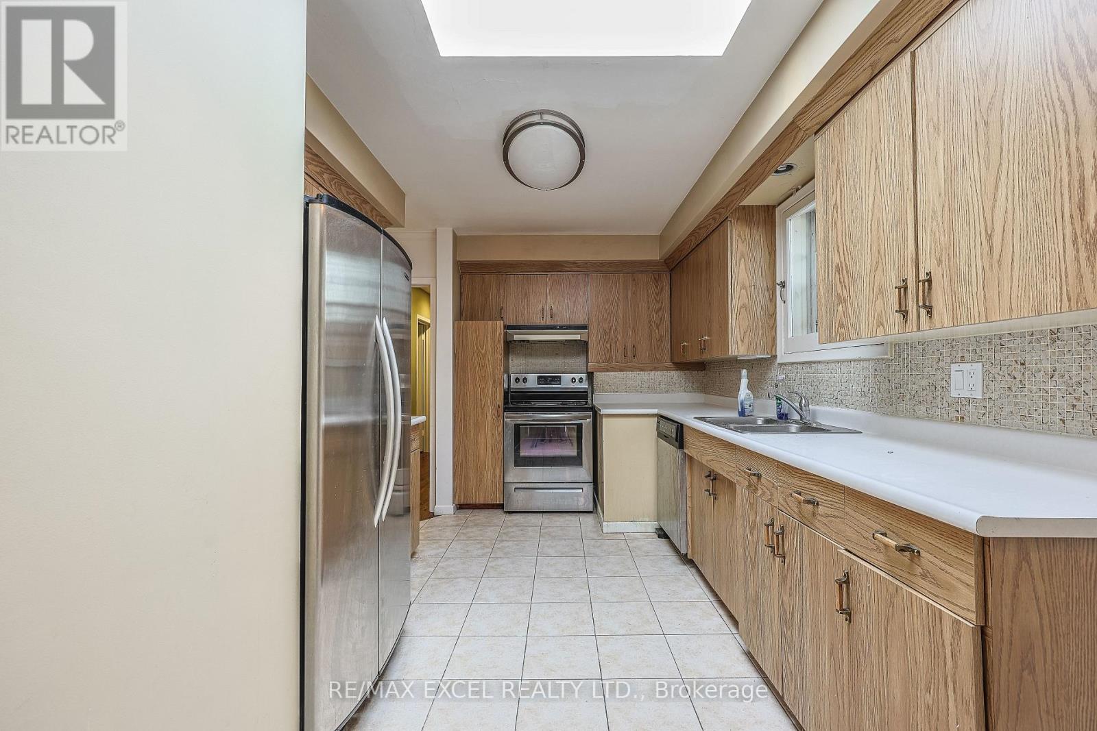 Main Fl - 241 Burnett Avenue W, Toronto, Ontario  M2N 1V9 - Photo 4 - C12500298