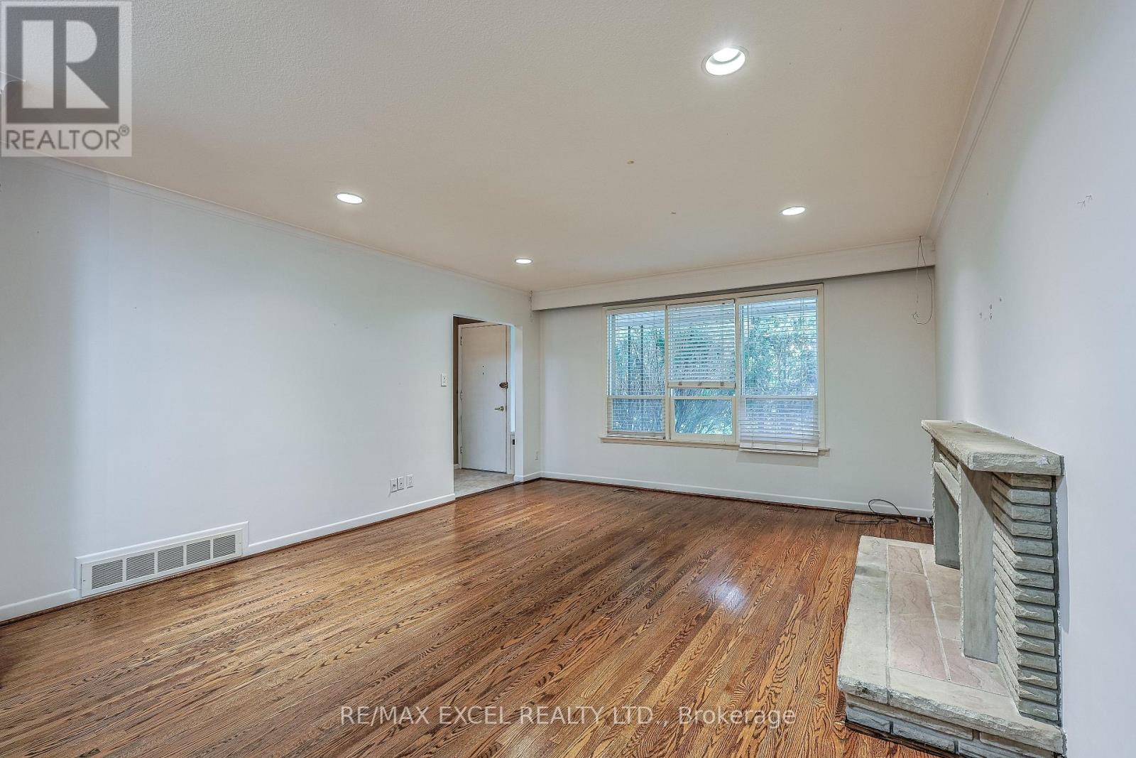 Main Fl - 241 Burnett Avenue W, Toronto, Ontario  M2N 1V9 - Photo 7 - C12500298