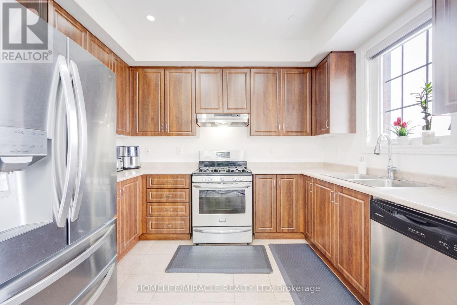 46 Sea Drifter Crescent, Brampton, Ontario  L6P 4B1 - Photo 13 - W12500312