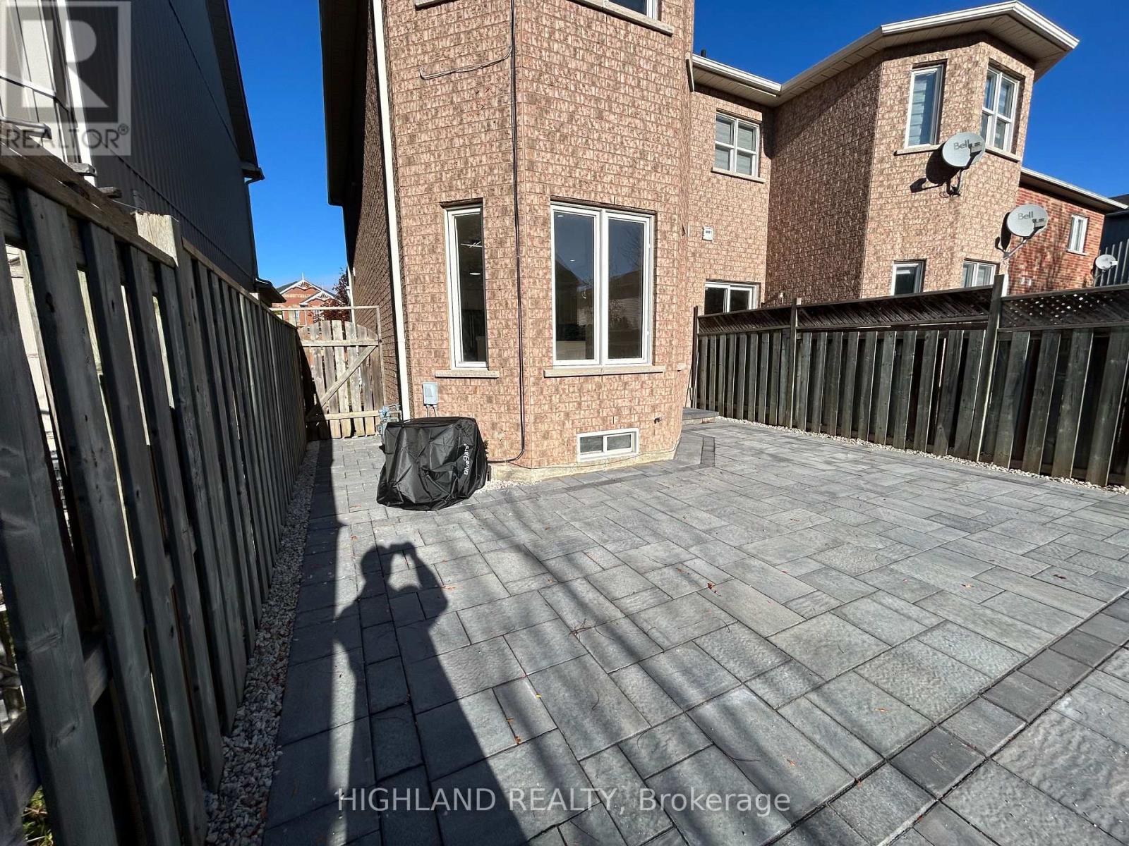 916 Golden Farmer Way, Mississauga, Ontario  L5W 1B4 - Photo 24 - W12500314