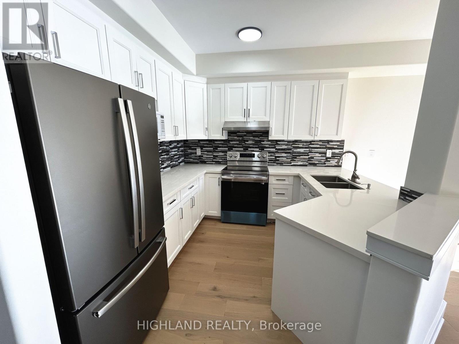 916 Golden Farmer Way, Mississauga, Ontario  L5W 1B4 - Photo 5 - W12500314