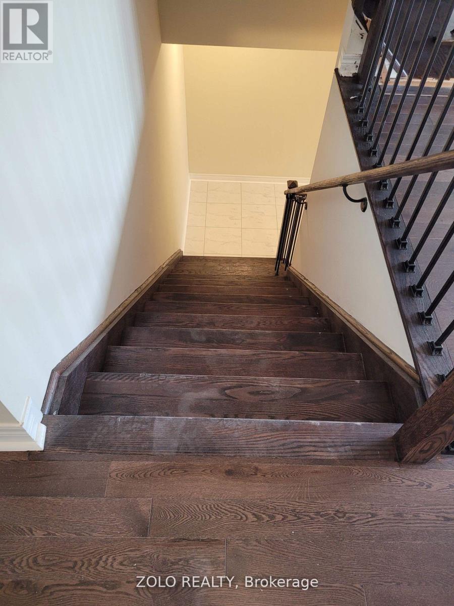 28 Remembrance Road S, Brampton, Ontario  L7A 0A7 - Photo 3 - W12500316