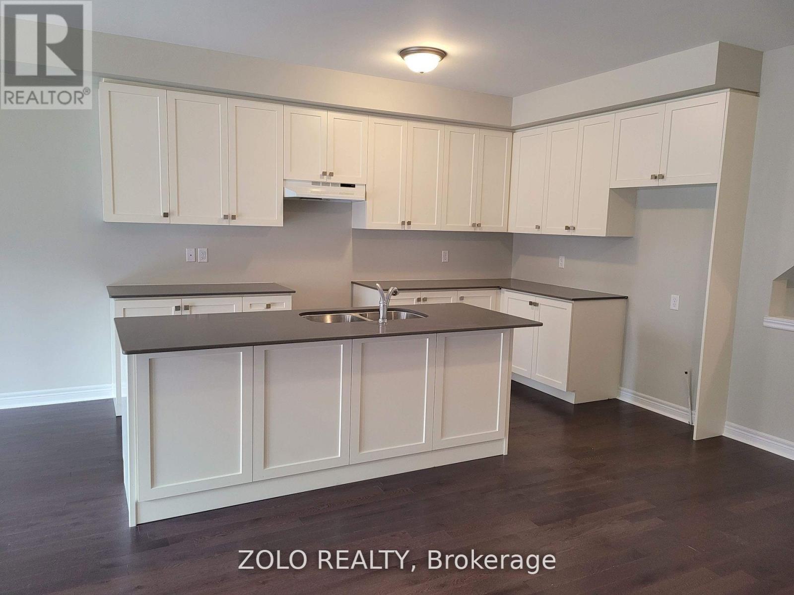 28 Remembrance Road S, Brampton, Ontario  L7A 0A7 - Photo 5 - W12500316