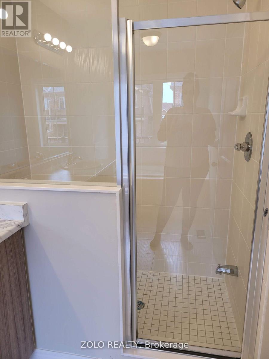 28 Remembrance Road S, Brampton, Ontario  L7A 0A7 - Photo 8 - W12500316