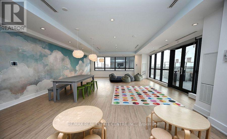 1308 - 430 Square One Drive, Mississauga, Ontario  L5B 0L6 - Photo 14 - W12500324