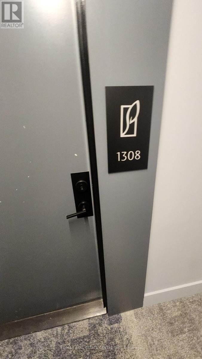 1308 - 430 Square One Drive, Mississauga, Ontario  L5B 0L6 - Photo 15 - W12500324