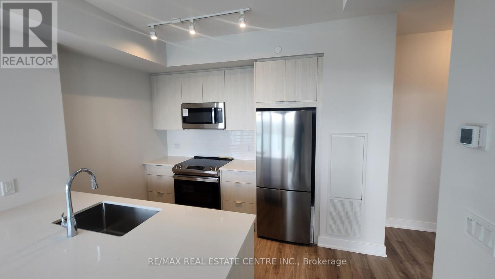 1308 - 430 Square One Drive, Mississauga, Ontario  L5B 0L6 - Photo 16 - W12500324