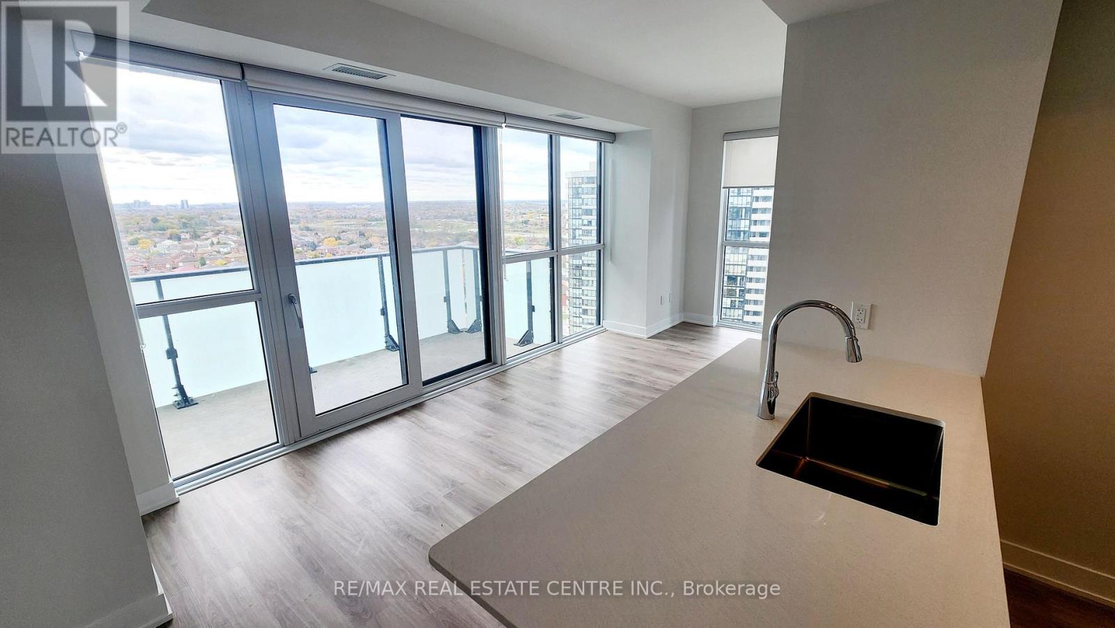 1308 - 430 Square One Drive, Mississauga, Ontario  L5B 0L6 - Photo 17 - W12500324