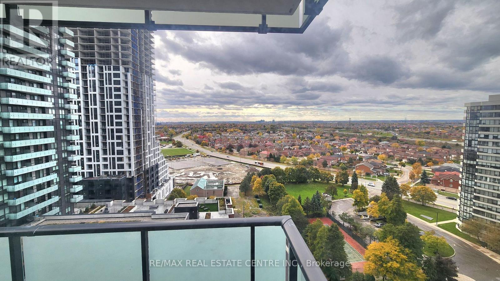 1308 - 430 Square One Drive, Mississauga, Ontario  L5B 0L6 - Photo 18 - W12500324