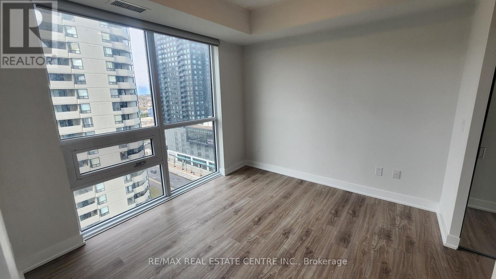 1308 - 430 Square One Drive, Mississauga, Ontario  L5B 0L6 - Photo 19 - W12500324