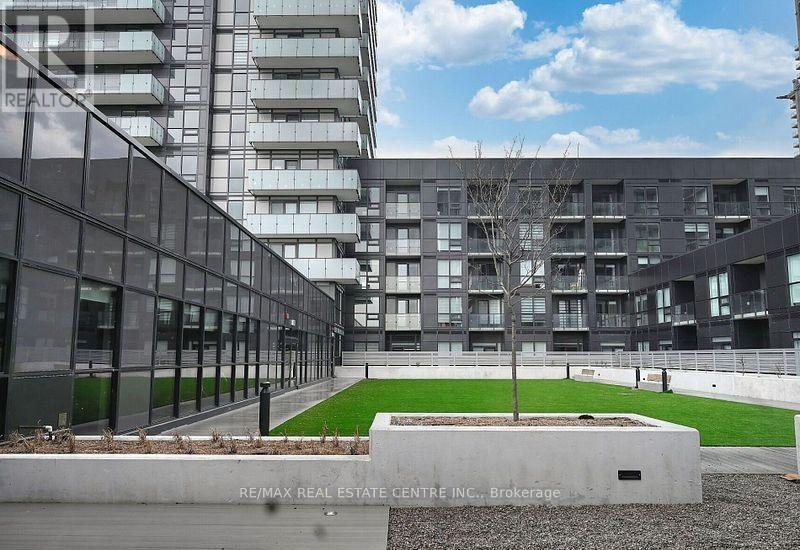 1308 - 430 Square One Drive, Mississauga, Ontario  L5B 0L6 - Photo 2 - W12500324