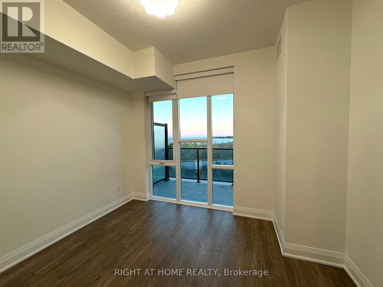 513 - 16 CONCORD PLACE, Grimsby, Ontario