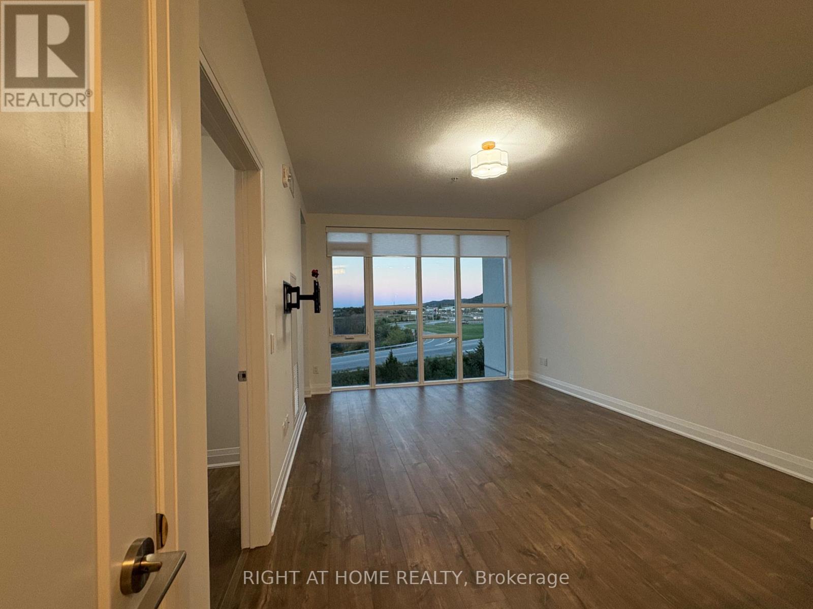 513 - 16 Concord Place, Grimsby, Ontario  L3M 0J1 - Photo 7 - X12500330