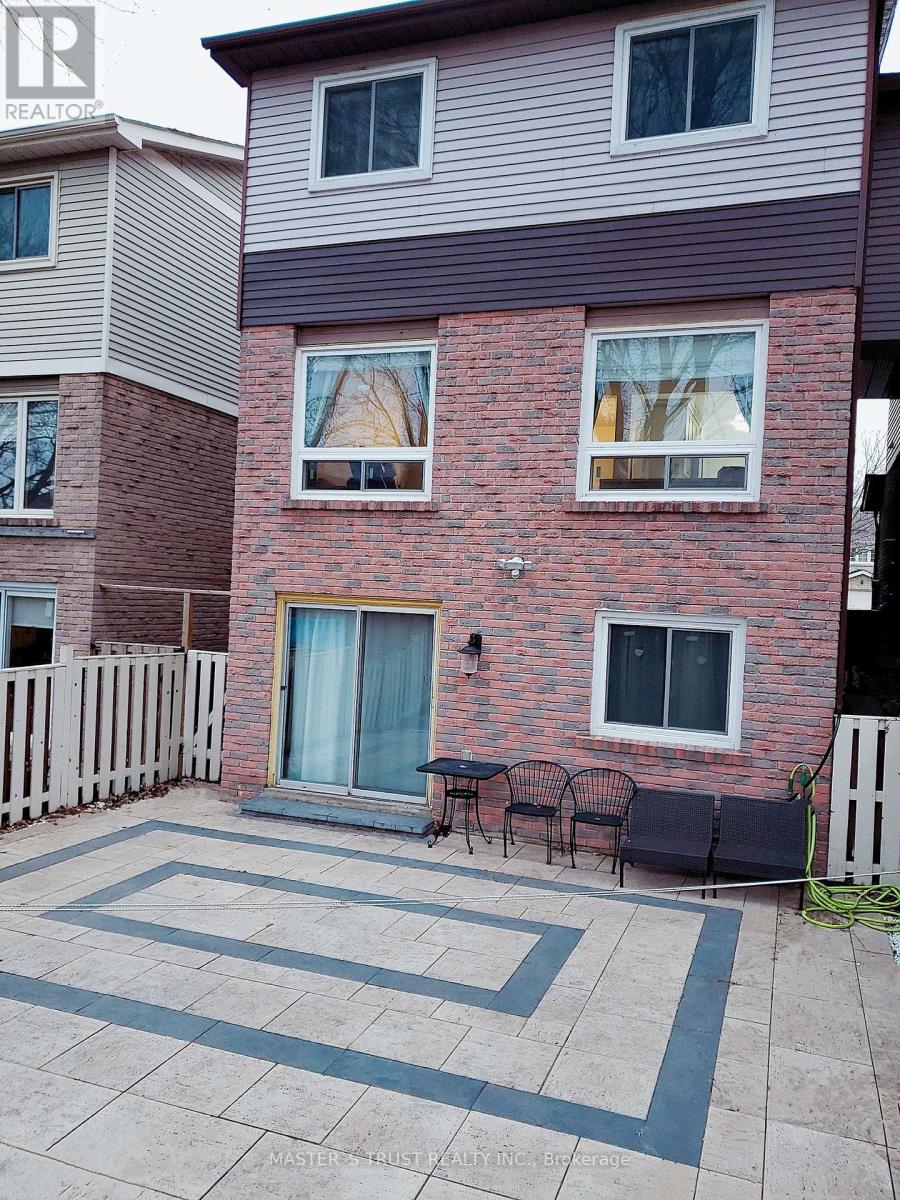 20 O'halloran Crescent, Toronto, Ontario  M1V 2C3 - Photo 3 - E12499190