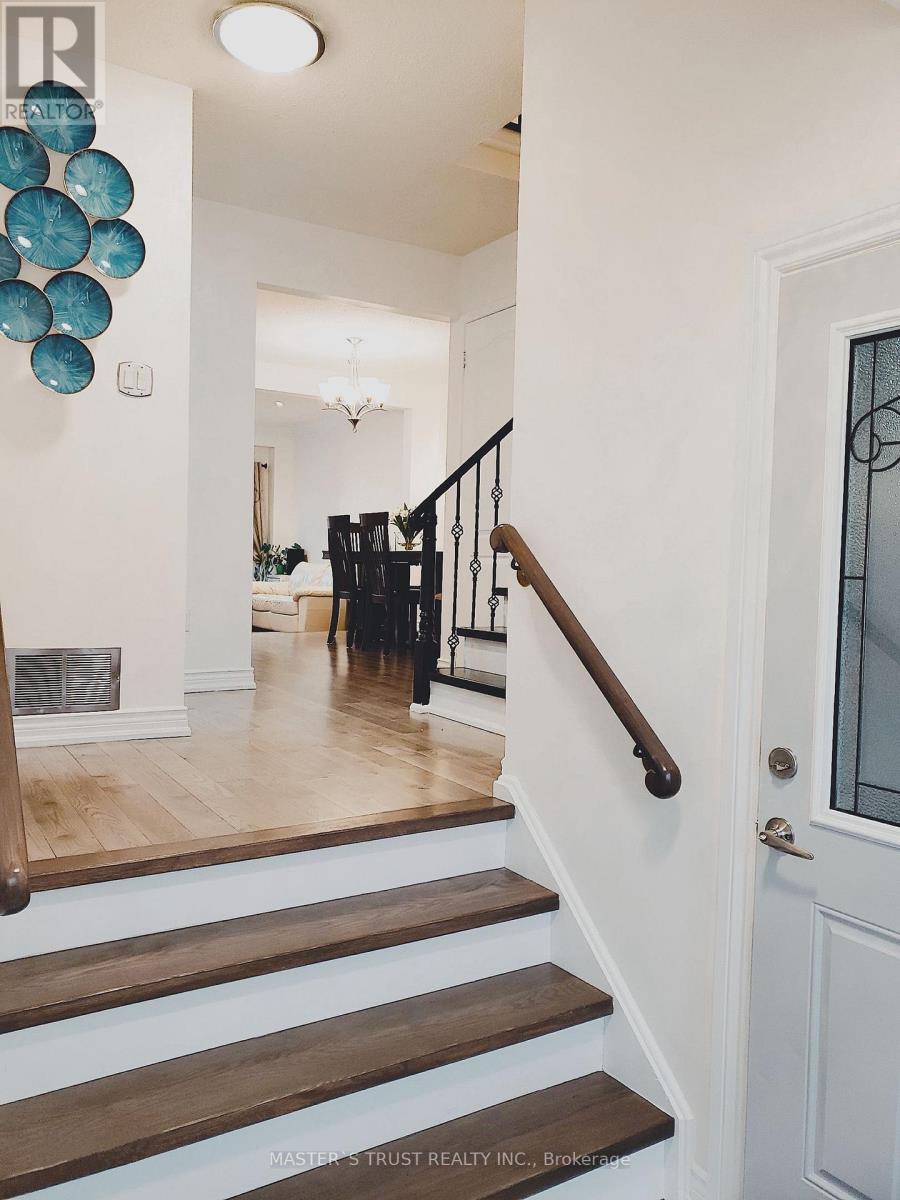 20 O'halloran Crescent, Toronto, Ontario  M1V 2C3 - Photo 5 - E12499190