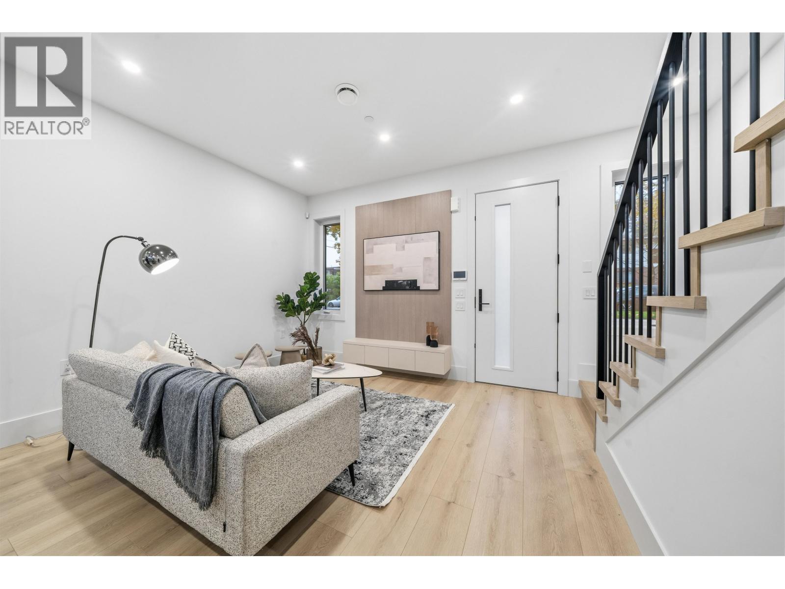 323 N Kamloops Street, Vancouver, British Columbia  V5K 0A9 - Photo 5 - R3063776