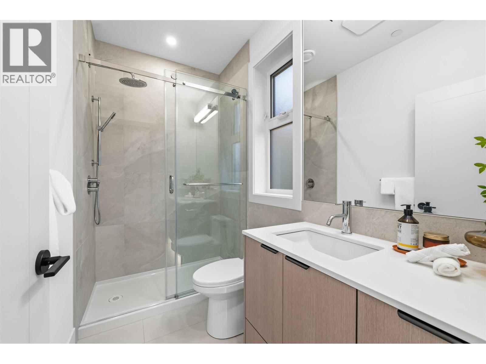 323 N Kamloops Street, Vancouver, British Columbia  V5K 0A9 - Photo 11 - R3063776