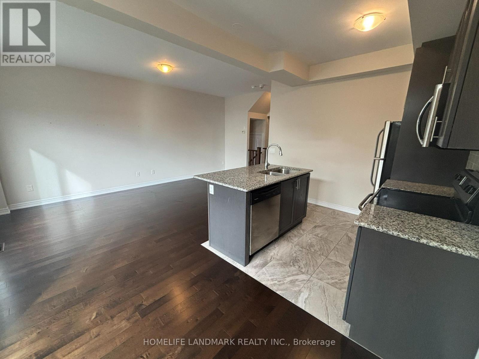 2362 Natasha Circle, Oakville, Ontario  L6M 1P2 - Photo 4 - W12418311