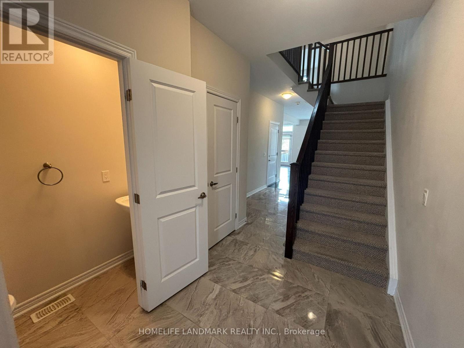 2362 Natasha Circle, Oakville, Ontario  L6M 1P2 - Photo 2 - W12418311