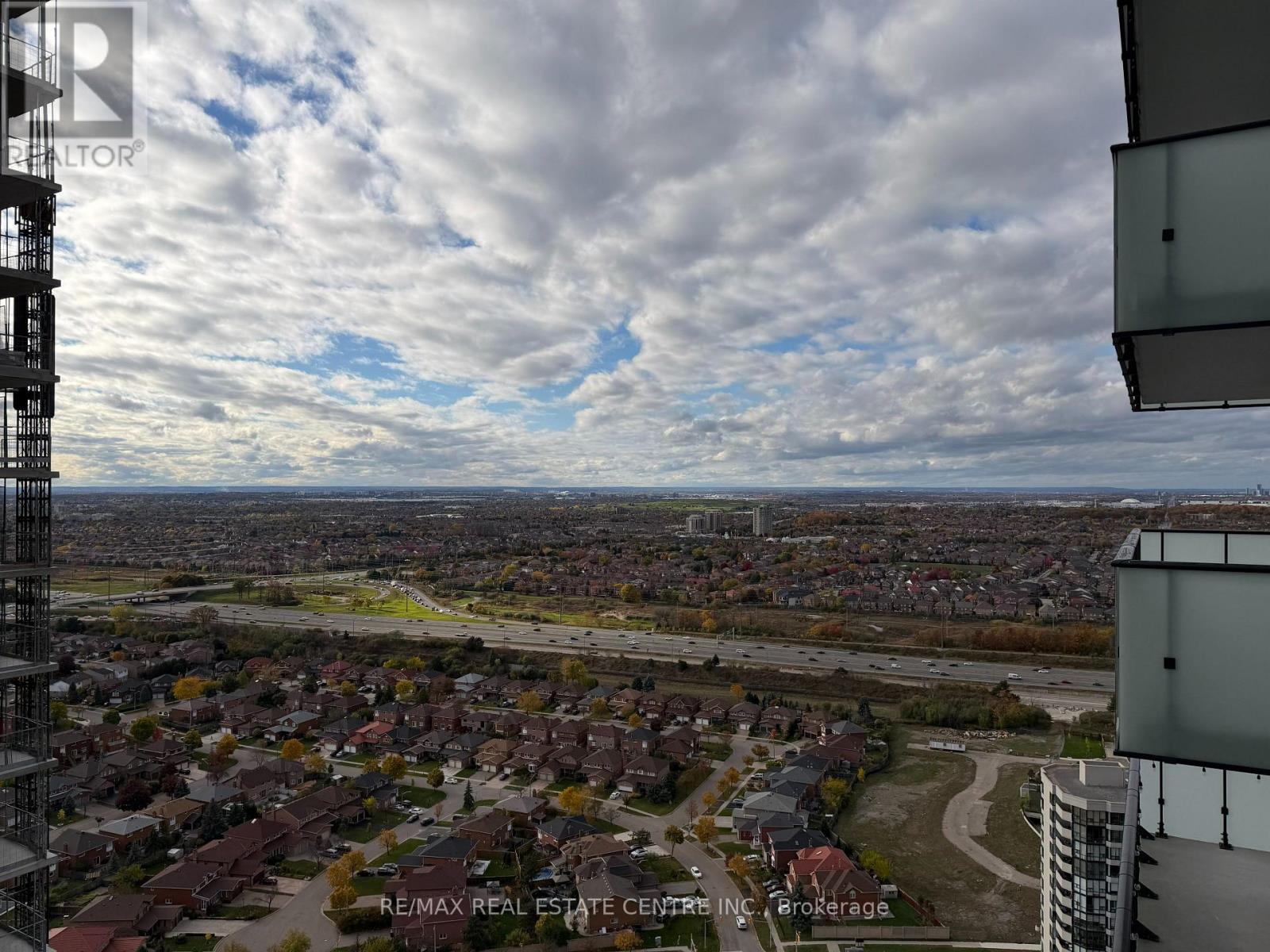 3111 - 4130 Parkside Village Drive W, Mississauga, Ontario  L5B 0L7 - Photo 9 - W12499570