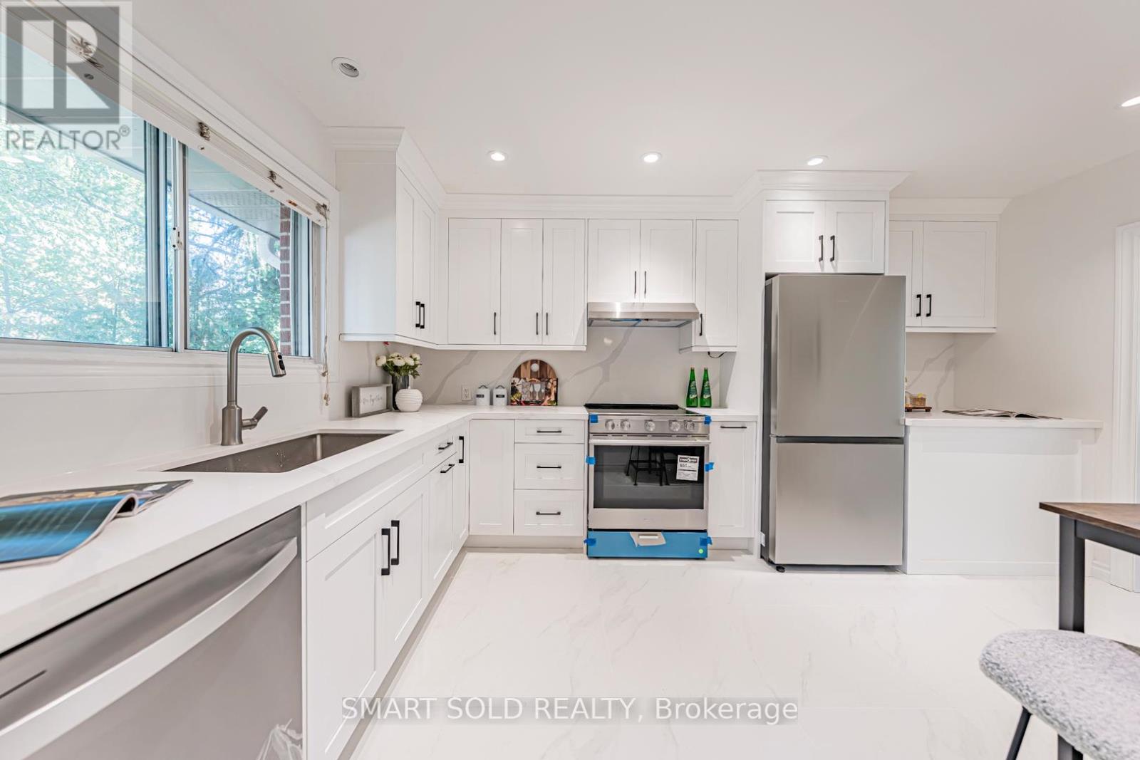 42 Davean Drive, Toronto, Ontario  M2L 2R7 - Photo 11 - C12500362