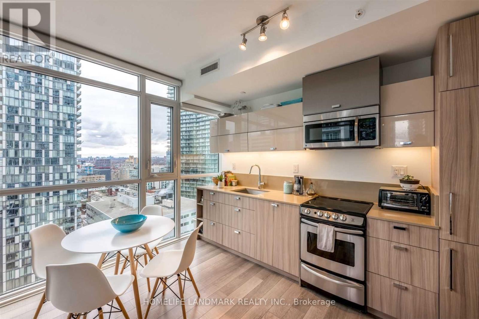 1911 - 290 Adelaide Street W, Toronto, Ontario  M5V 1P6 - Photo 4 - C12500366