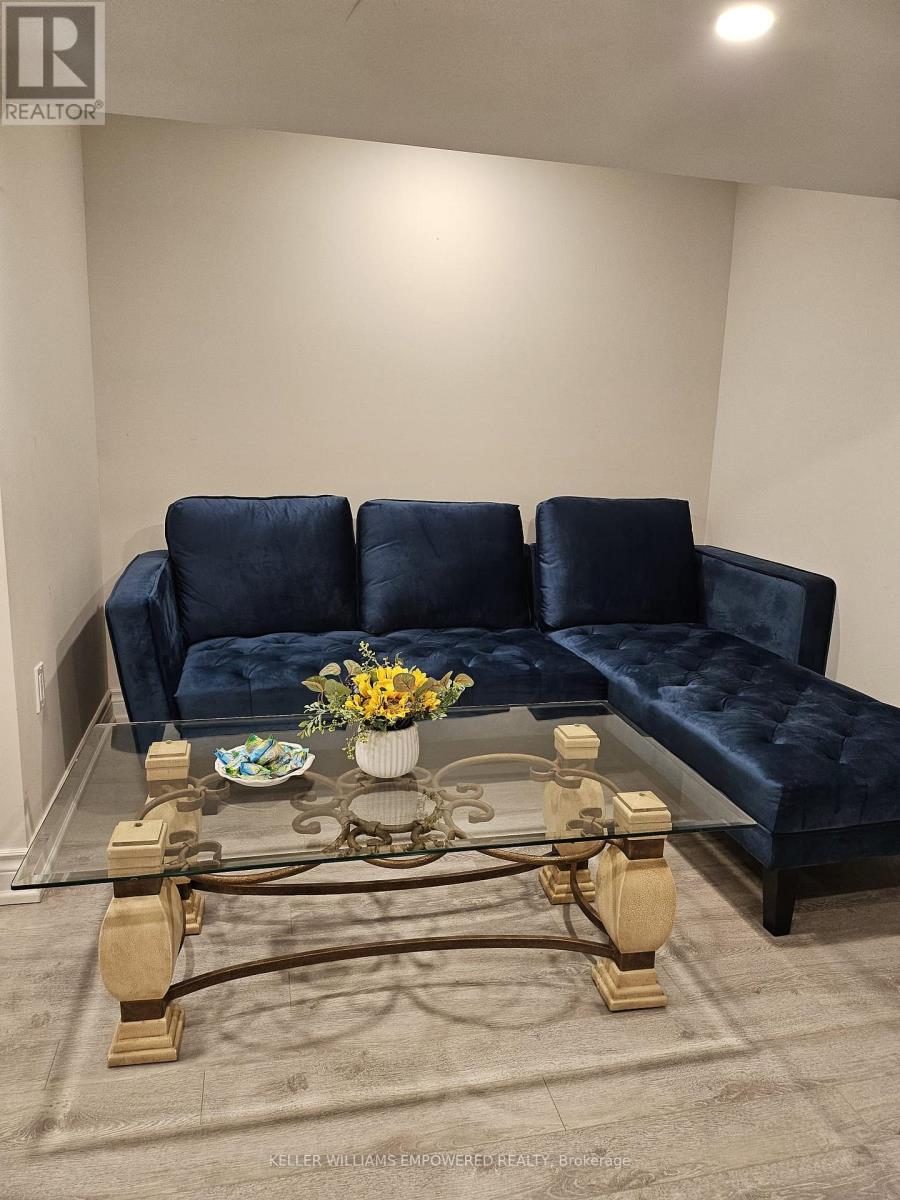 333 Paliser Crescent S, Richmond Hill, Ontario  L4C 1R9 - Photo 3 - N12500360