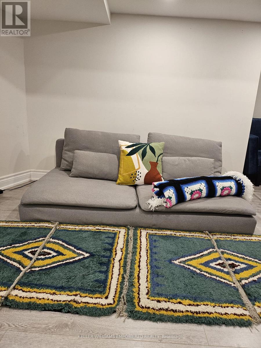 333 Paliser Crescent S, Richmond Hill, Ontario  L4C 1R9 - Photo 4 - N12500360