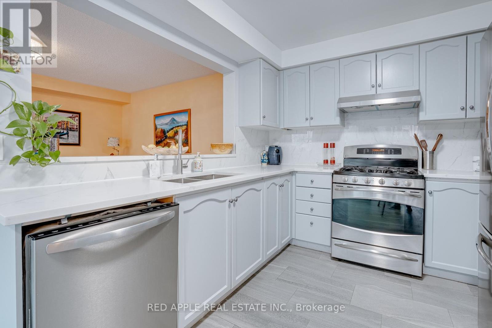 60 Snedden Avenue, Aurora, Ontario  L4G 7K6 - Photo 10 - N12500374