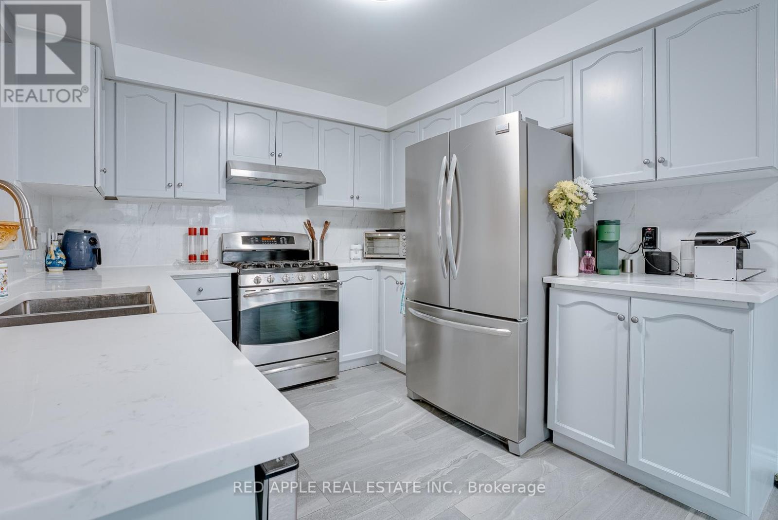 60 Snedden Avenue, Aurora, Ontario  L4G 7K6 - Photo 11 - N12500374