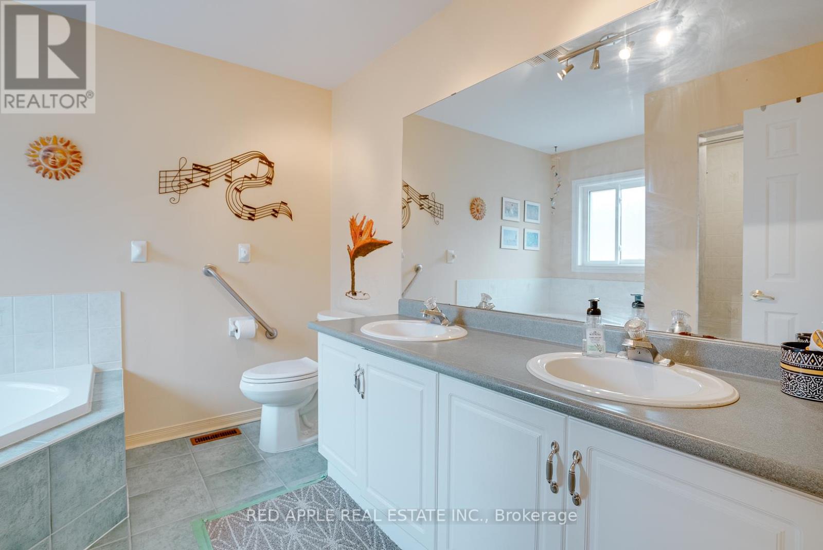 60 Snedden Avenue, Aurora, Ontario  L4G 7K6 - Photo 18 - N12500374