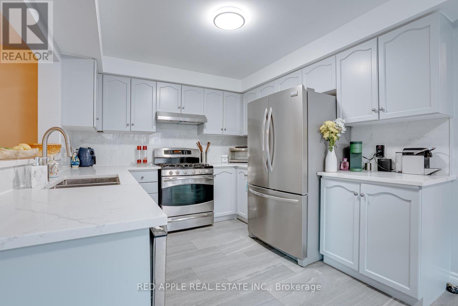 60 Snedden Avenue, Aurora, Ontario  L4G 7K6 - Photo 6 - N12500374