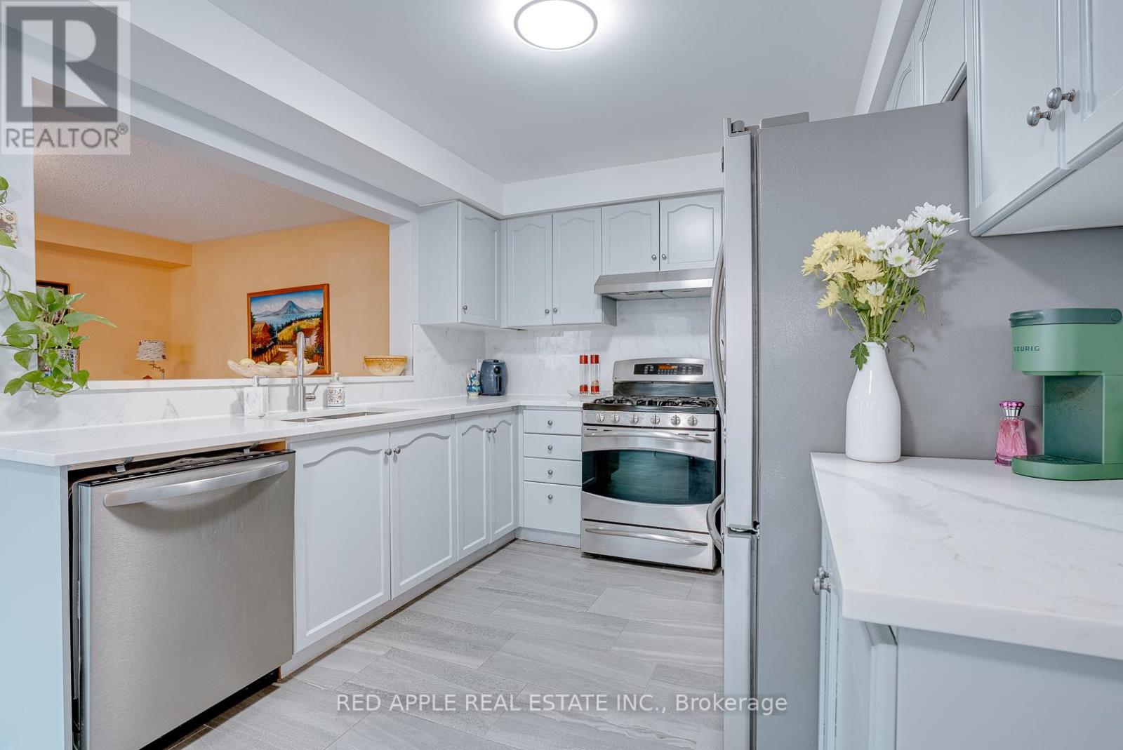 60 Snedden Avenue, Aurora, Ontario  L4G 7K6 - Photo 7 - N12500374