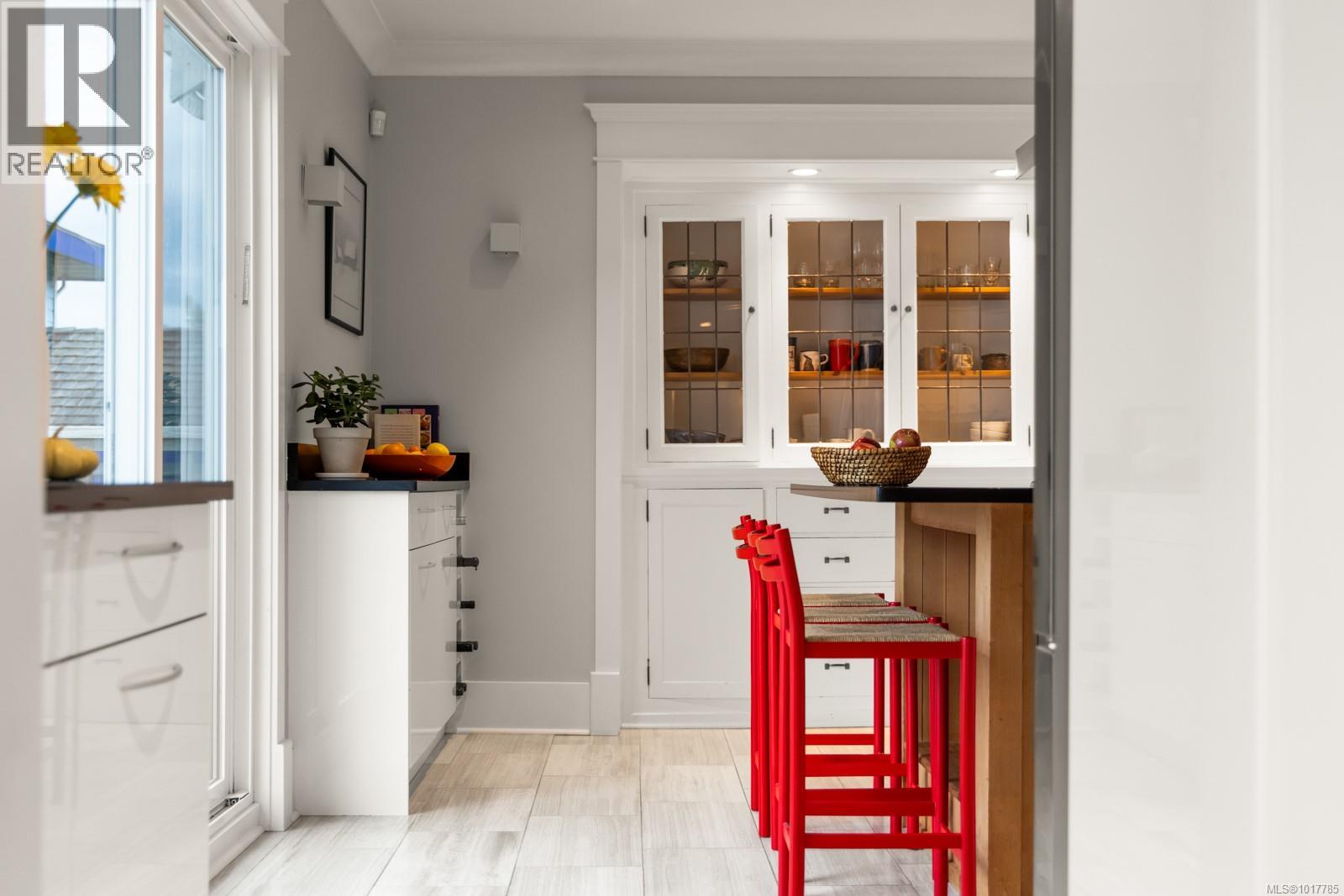 404 Constance Ave, Esquimalt, British Columbia  V9A 6N3 - Photo 14 - 1017785