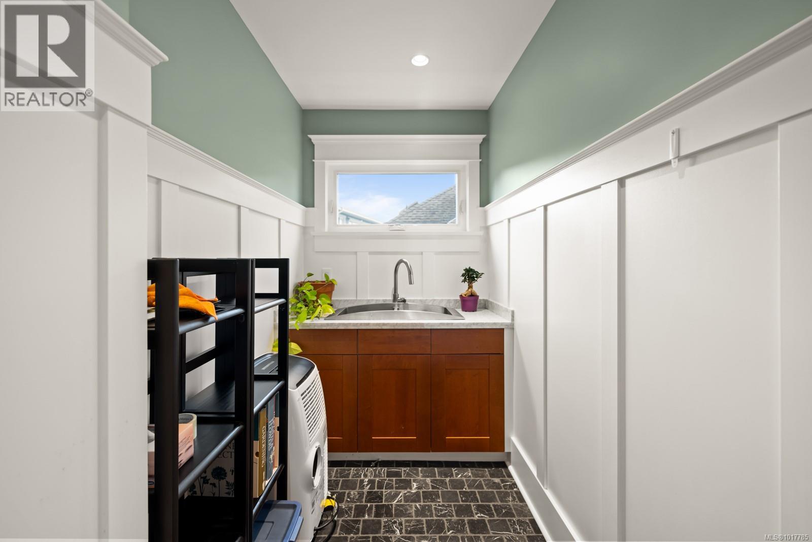 404 Constance Ave, Esquimalt, British Columbia  V9A 6N3 - Photo 46 - 1017785