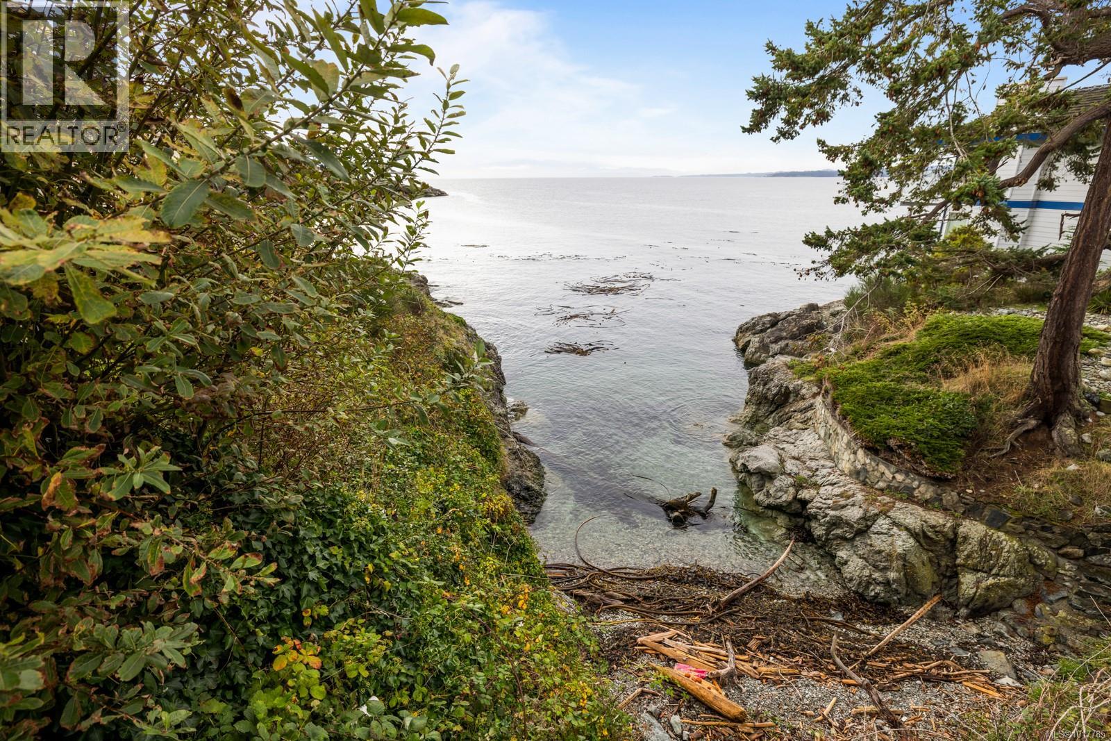 404 Constance Ave, Esquimalt, British Columbia  V9A 6N3 - Photo 55 - 1017785