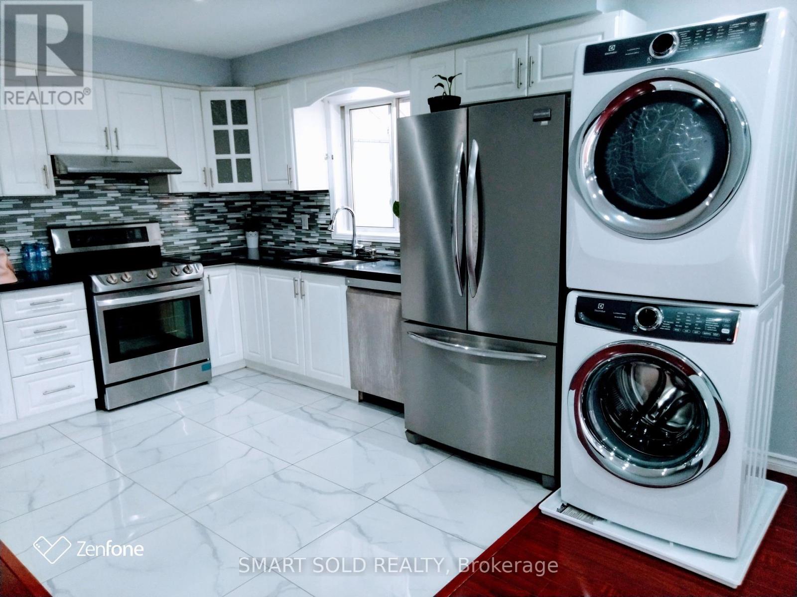 Upper - 36b Lambton Avenue, Toronto, Ontario  M6N 2S1 - Photo 9 - W12500388