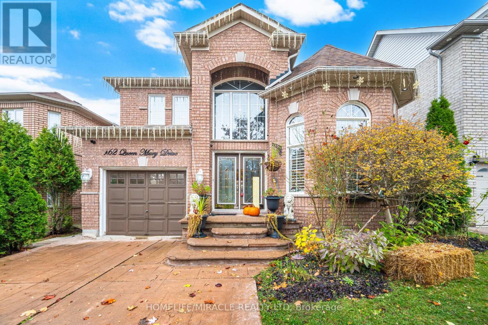 62 QUEEN MARY DRIVE, Brampton, Ontario