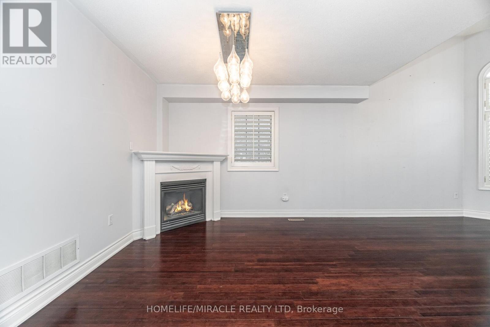 62 Queen Mary Drive, Brampton, Ontario  L7A 2K3 - Photo 11 - W12500396