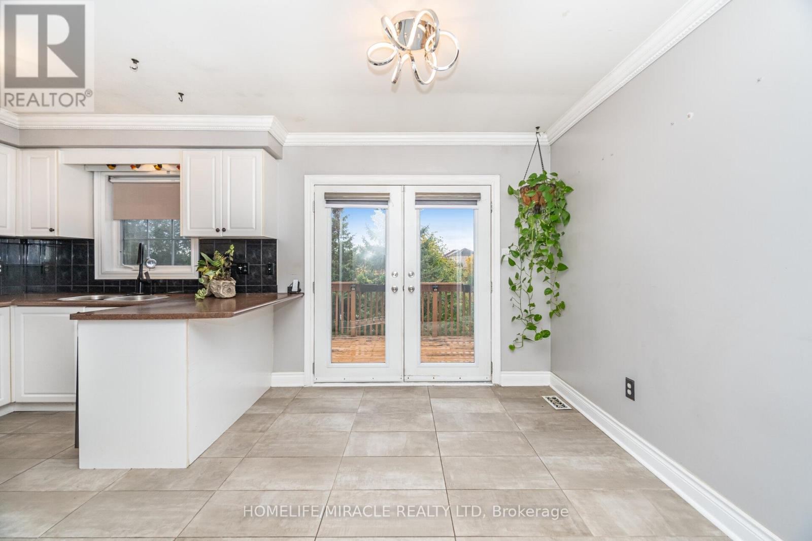 62 Queen Mary Drive, Brampton, Ontario  L7A 2K3 - Photo 19 - W12500396