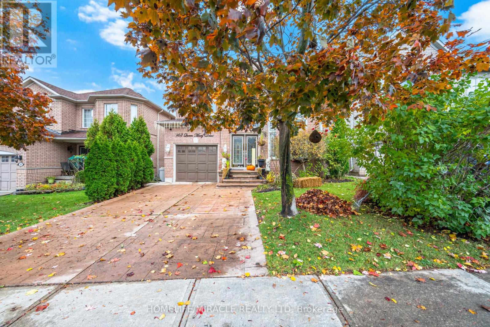 62 Queen Mary Drive, Brampton, Ontario  L7A 2K3 - Photo 3 - W12500396