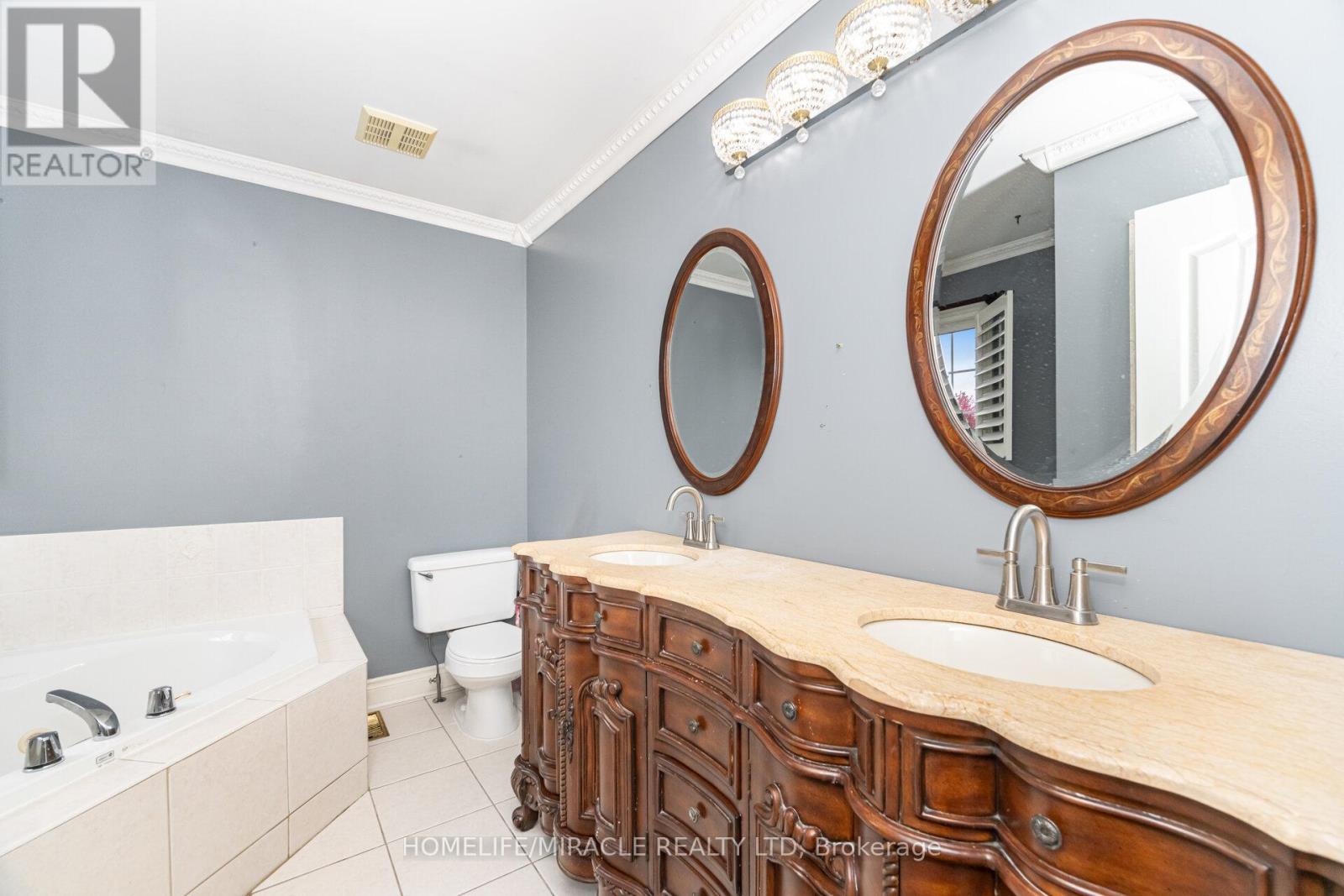 62 Queen Mary Drive, Brampton, Ontario  L7A 2K3 - Photo 32 - W12500396