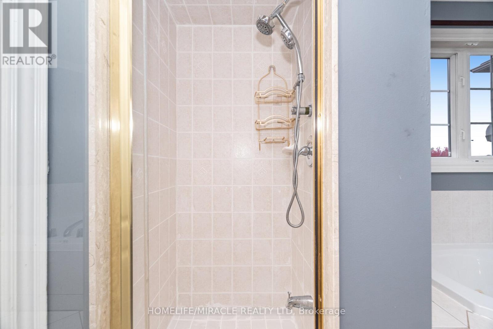 62 Queen Mary Drive, Brampton, Ontario  L7A 2K3 - Photo 34 - W12500396