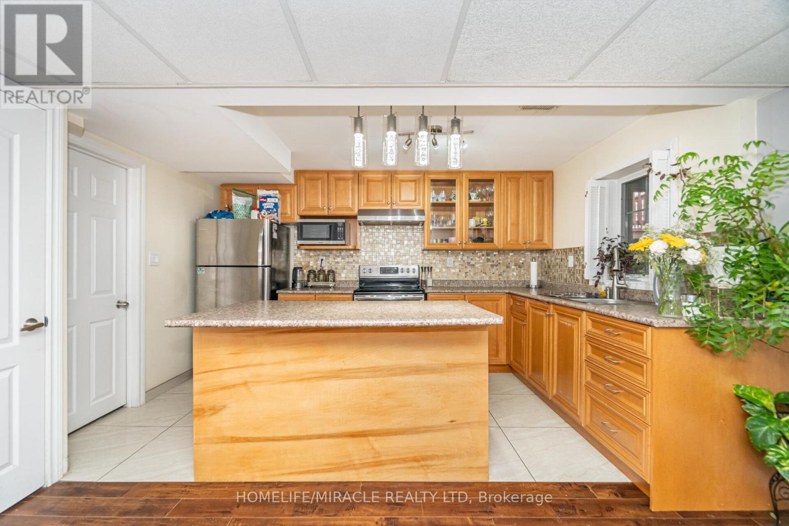 62 Queen Mary Drive, Brampton, Ontario  L7A 2K3 - Photo 39 - W12500396