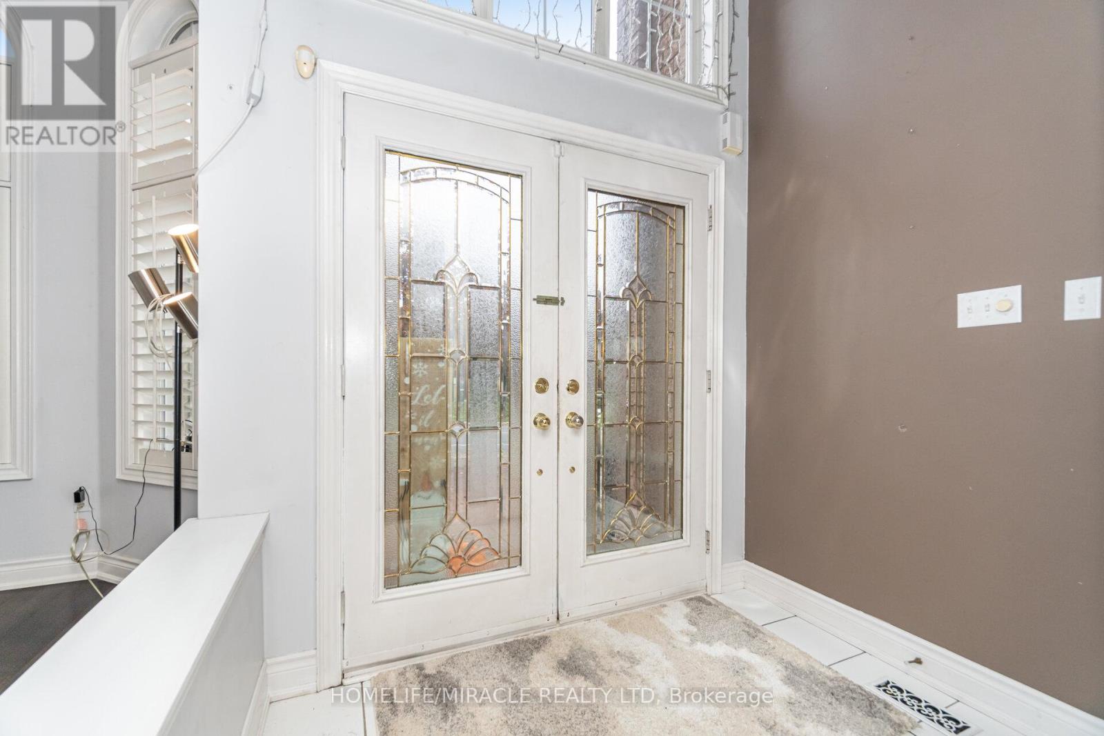 62 Queen Mary Drive, Brampton, Ontario  L7A 2K3 - Photo 9 - W12500396