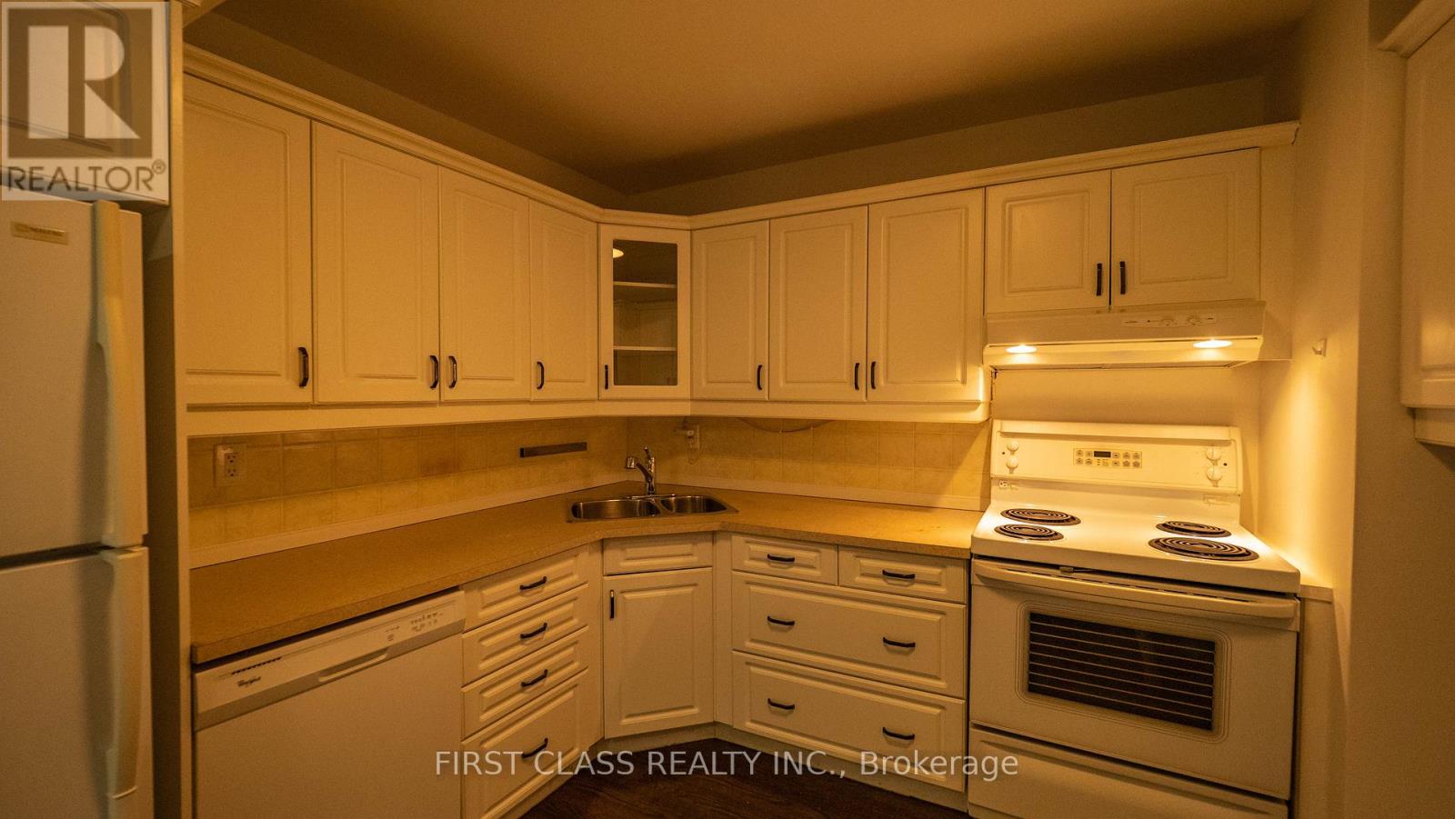 602 - 2323 Confederation Parkway, Mississauga, Ontario  L5B 1R6 - Photo 10 - W12500368