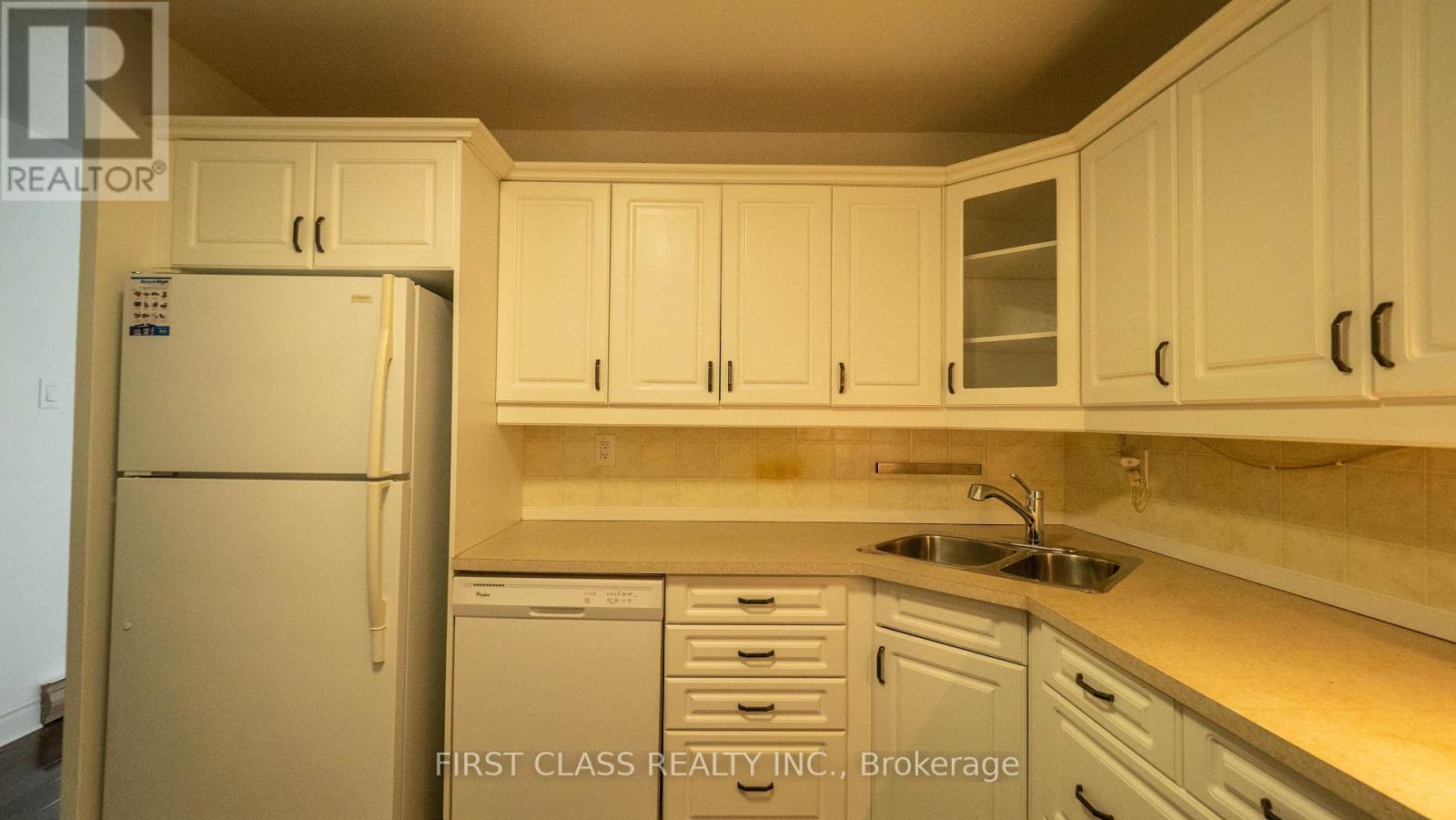 602 - 2323 Confederation Parkway, Mississauga, Ontario  L5B 1R6 - Photo 11 - W12500368