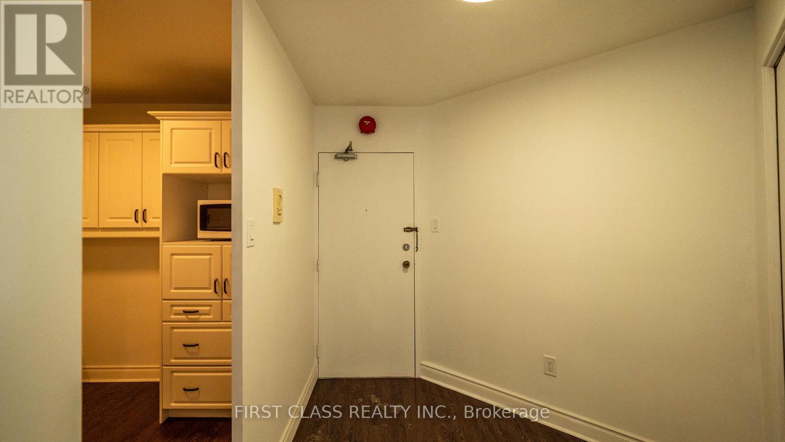 602 - 2323 Confederation Parkway, Mississauga, Ontario  L5B 1R6 - Photo 5 - W12500368