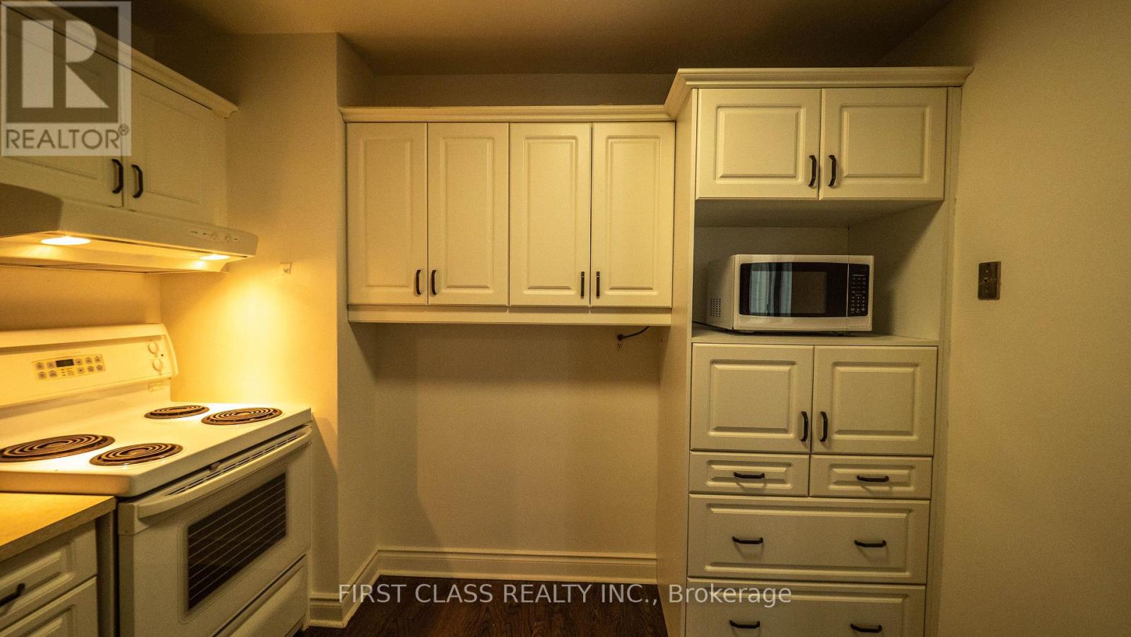 602 - 2323 Confederation Parkway, Mississauga, Ontario  L5B 1R6 - Photo 8 - W12500368