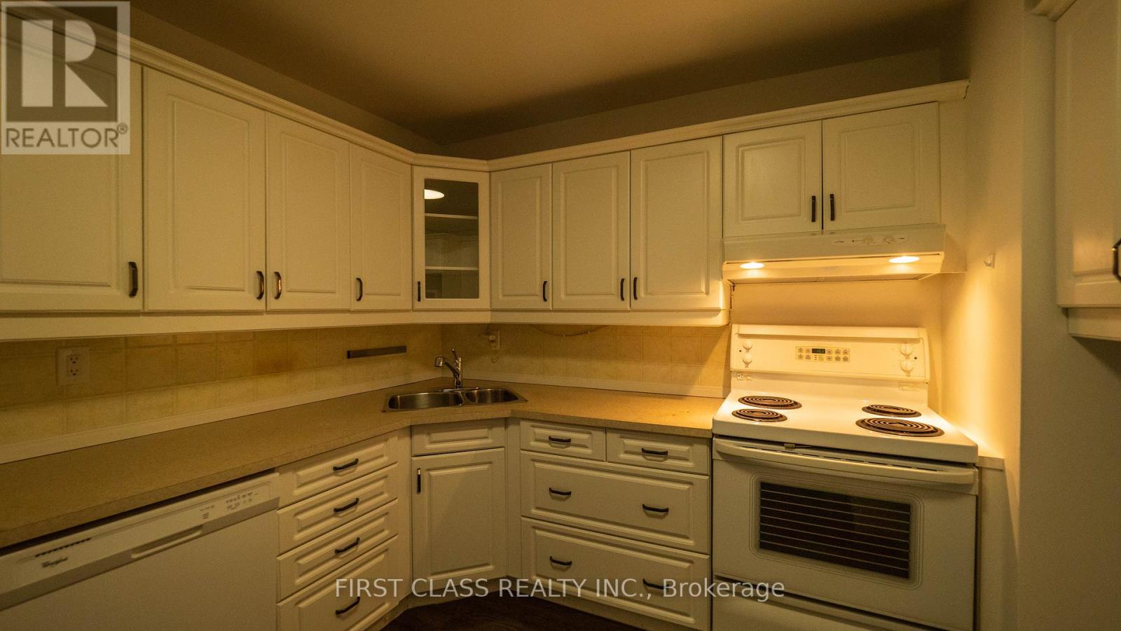 602 - 2323 Confederation Parkway, Mississauga, Ontario  L5B 1R6 - Photo 9 - W12500368